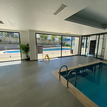 Luxury 1 Bedroom Flat In Apartament *